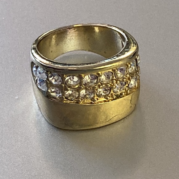 Goldtone Statement Ring Round Cubic Zirconia Crystal Stone Design - Size 8 - Picture 2 of 8